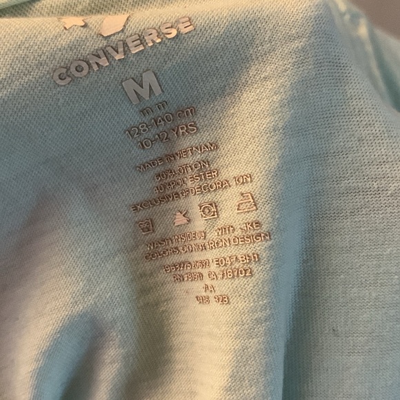 Medium girls Converse shirt size (7/8) - Picture 4 of 4